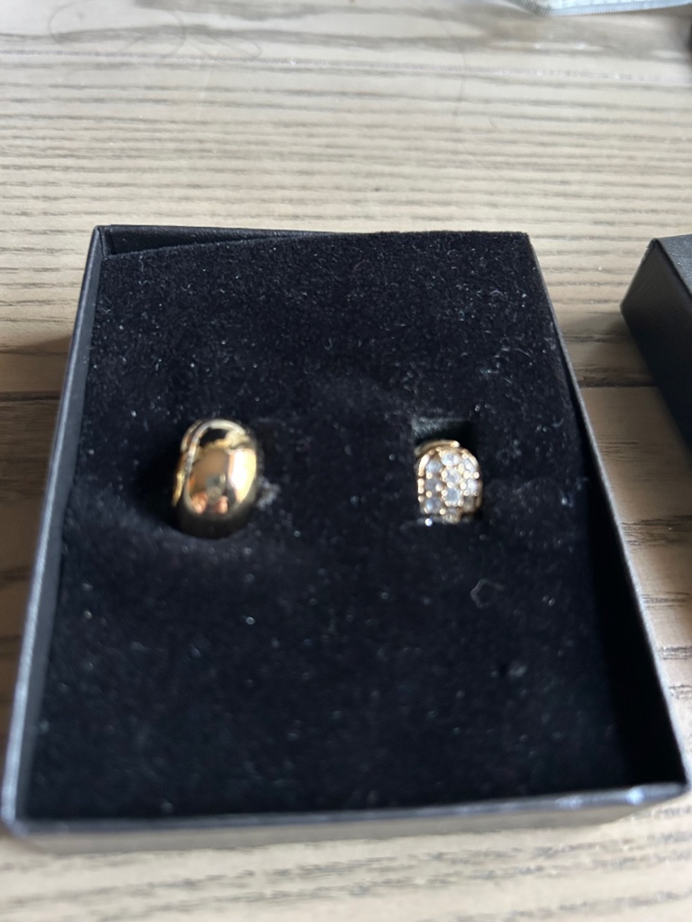 Erwin Pearl Reversible Hugs (clip earrings) - Picture 3 of 3